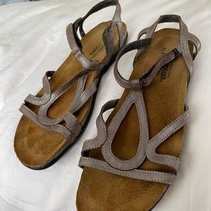 Naot Dorith Sandals (39) - SO comfortable!